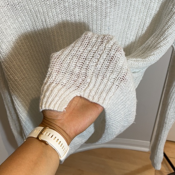 Hollister Oversized Knit V-Neck Sweater - Picture 5 of 5